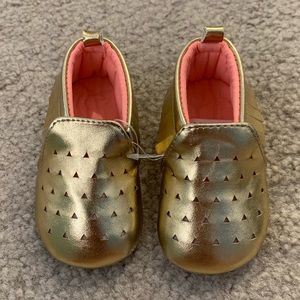 Gold infant girls faux leather moccasins